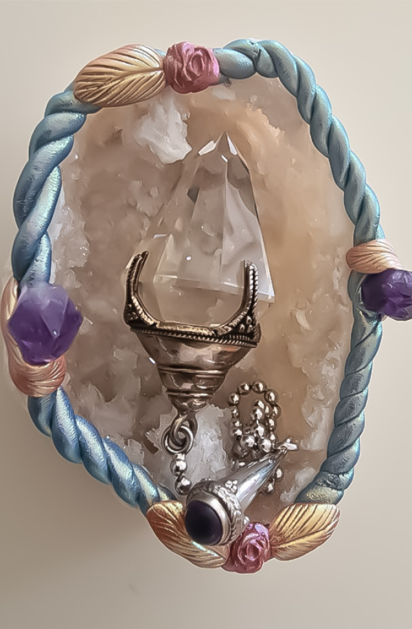 Grappe cristal de roche sert à purifier, nettoyer et recharger votre pendule, Entretenir son pendule en cristal naturelle.